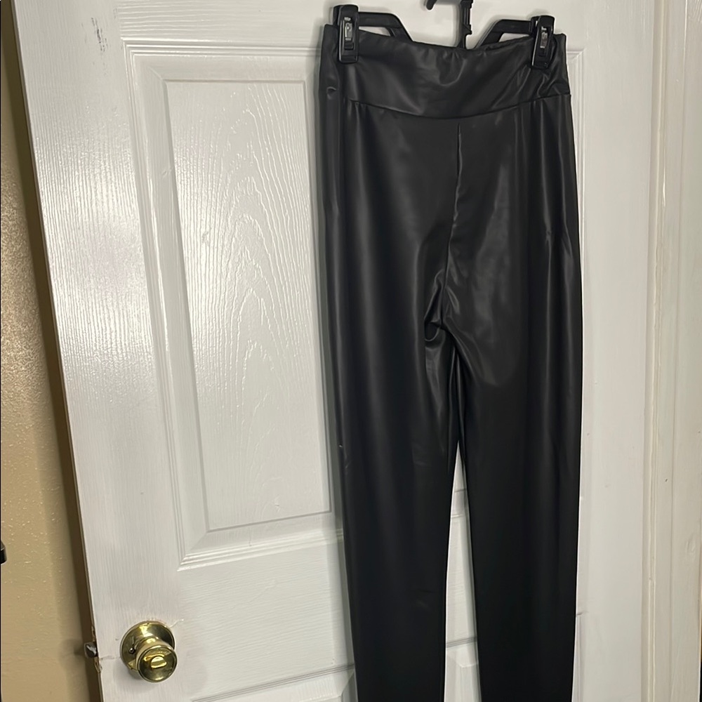 Sleek Black Women's Leggings